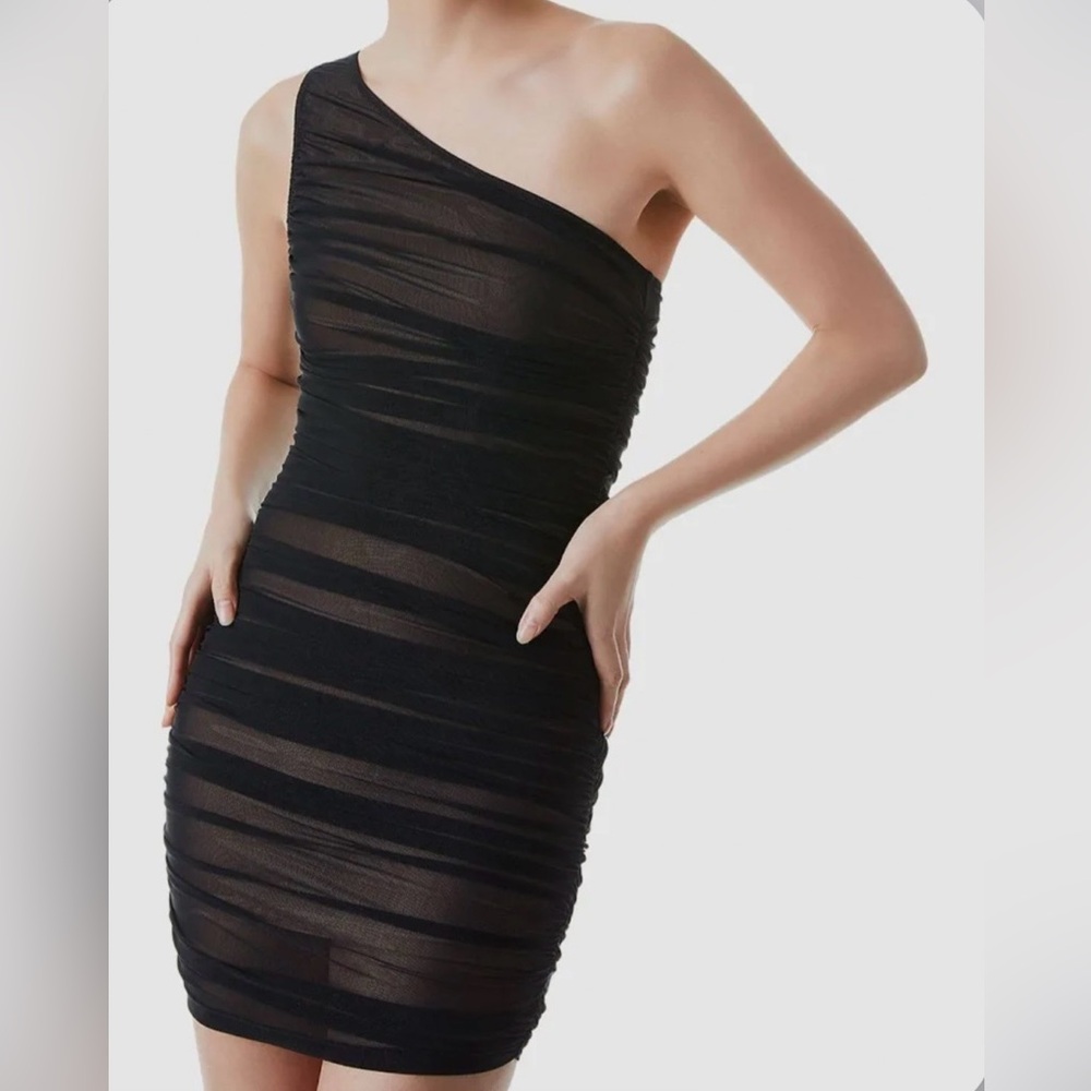 Alice + Olivia Cruz Ruched Midi in Black